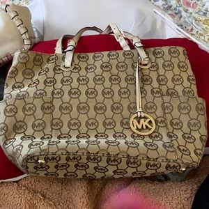 Michael core shoulder purse